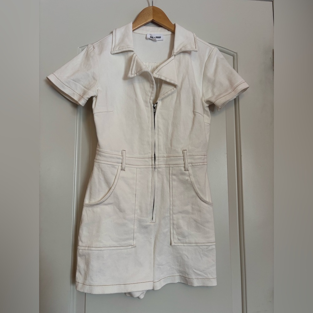 DAY + MOON White Short Sleeve Denim Romper. Small.